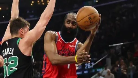 德托马斯助西班牙人1-1逼平瓦伦西亚，西甲第37轮战报揭晓